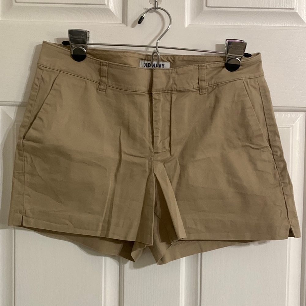 Women’s midrise shorts